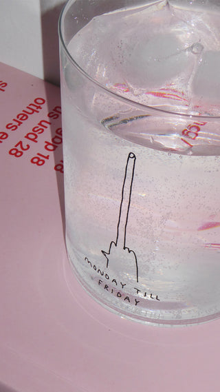 Glas „Monday till Friday“ (500 ml)